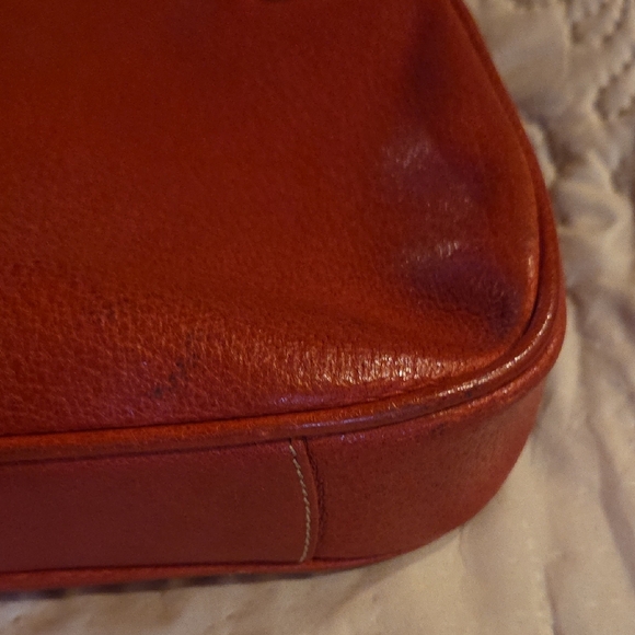 Vintage GUCCI Elegant Red Leather Shoulder Bag - Picture 6 of 8